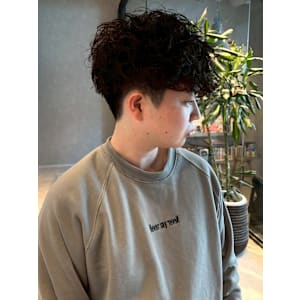 ツイストスパイラルパーマ メンズショート ツーブロック