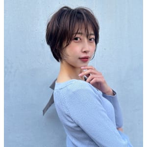 ★くびレイヤーエモージュ斜めバングイメチェン愛されショート