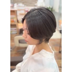 横顔が映える美フォルムショート/大人女性の上品スタイル