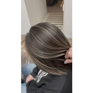 顔まわりの固まり白髪を白髪活かしハイライトで！ - Ingrove ベイシア東金店【イングローブベイシアトウガネテン】掲載中