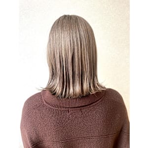 柔らかくクールなアッシュベージュ