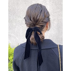 ミディアムポニーテールアレンジ