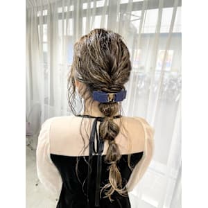 編みおろしヘアアレンジ
