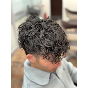 ラフな動きで魅せる、大人のネオスペインカール