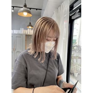 柔らかいミルクティーベージュ