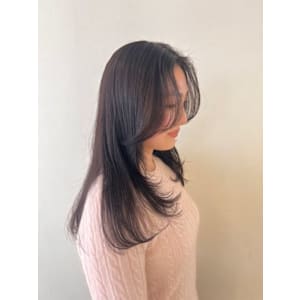 韓国風スタイル　顔周りレイヤー　似合わせカット