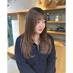 レイヤーカット×ツヤ感ブラウン