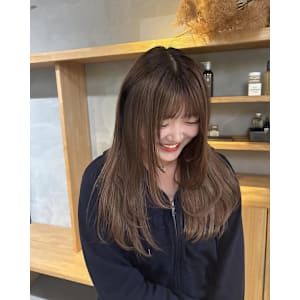 レイヤーカット×ツヤ感ブラウン