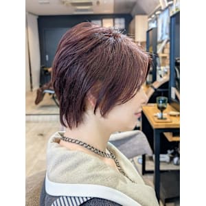 ボルドーカラー×大人のくびれレイヤーショート