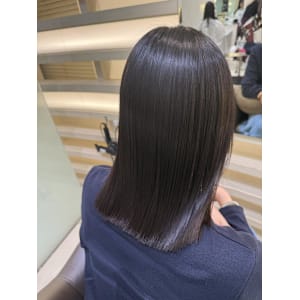 □梅雨なのにツヤ髪に 酸性縮毛矯正