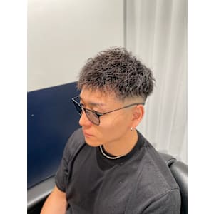 スキンフェード/ツイストパーマ - 【シェアサロン】 LIBERTY SHARE BARBER 銀座【リバティ シェア バーバー】掲載中