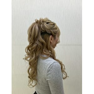 お呼ばれヘア♪ 華やかハーフアップ