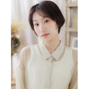 ナチュラルヘルシースタイル前髪なしショート　くすみベージュ