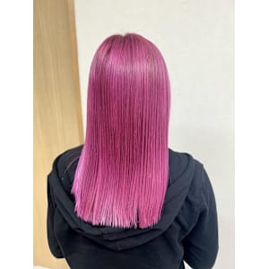 今年の夏は鮮やかなピンクカラーで！