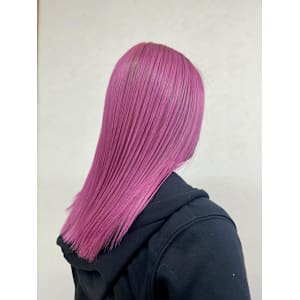 今年の夏は鮮やかなピンクカラー！