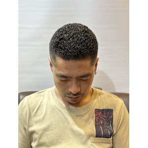 パンチパーマスキンフェード