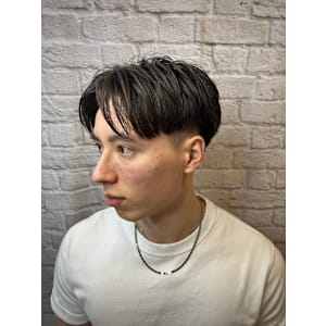 ショートセンターパートでサッパリ爽やかな大人新宿/理容室