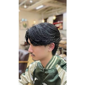 襟足ありセンターパートウルフフェザーパーマニュアンスパーマ