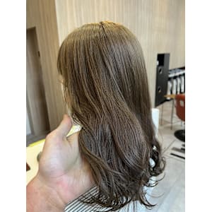 オリーブベージュカラー