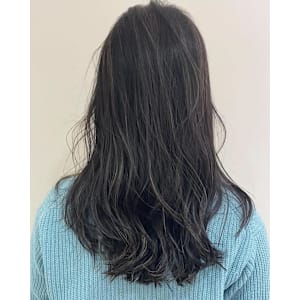 細めハイライトで作る、グレージュカラー