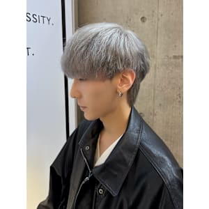 ブリーチ2回で作るシルバーアッシュカラー　メンズカラー　原宿