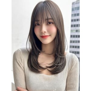 セミロング　レイヤーカット　顔周り　透明感　ベージュ　30代