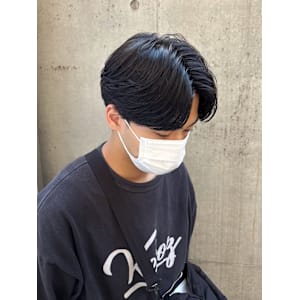 韓国風カルマパーマ　メンズ韓国ヘア　メンズカット　原宿表参道