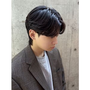 韓国風カルマパーマ　メンズ韓国ヘア　メンズカット　原宿表参道