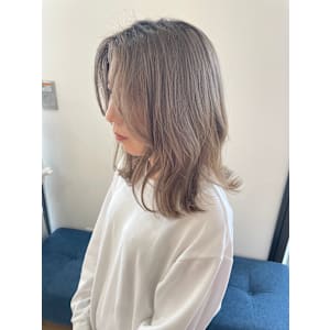 グレージュ　カラー