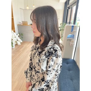 オリーブグレージュ