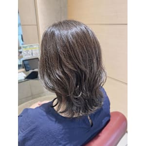 巻かなくても決まる外ハネくびれヘア - EMU international 春日部本店【エムインターナショナル】掲載中