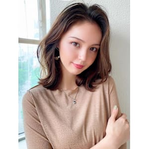 ホワイトグレージュ後れ毛が可愛い顔周りレイヤーミニウルフ - AFLOAT/L 錦糸町【アフロートエル】【アフロートエル キンシチョウ】掲載中