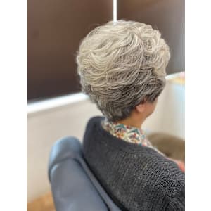 グレーヘアーパーマスタイル - Elysian JOY【エリュシオン ジョイ】掲載中