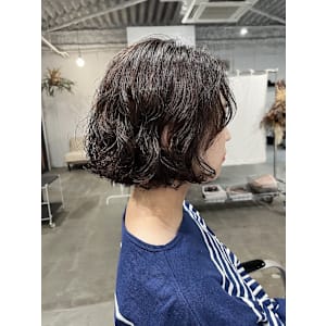 人気のアゴ下ボブパーマ♪ラフウェーブでオシャレ感を演出◎