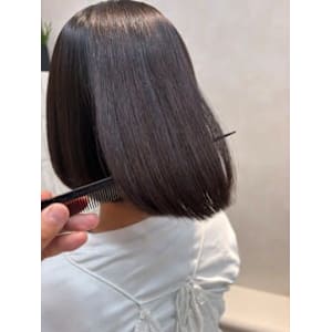 柔らか質感の縮毛矯正ボブ