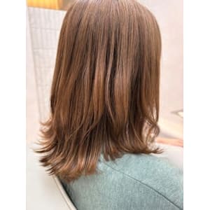 顔まわりレイヤー×白髪染めなしカラー