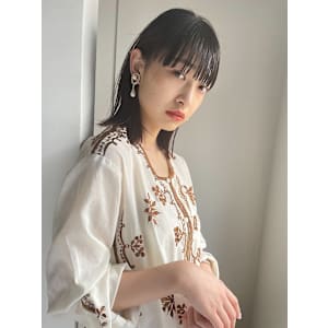 ミディアムボブ×カーキグレージュ