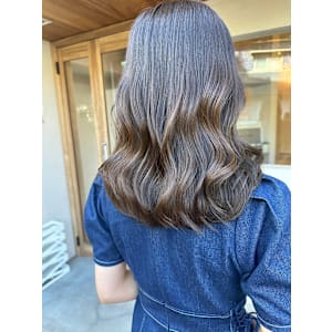 くすみブラウン