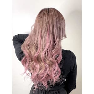 ピンクベージュ