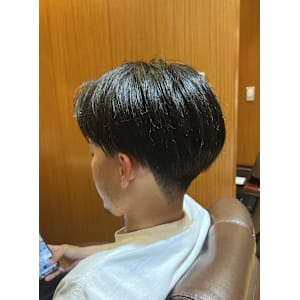 銀座　理容室　センターパート　刈り上げ