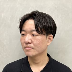 センターパート×ニュアンスパーマ