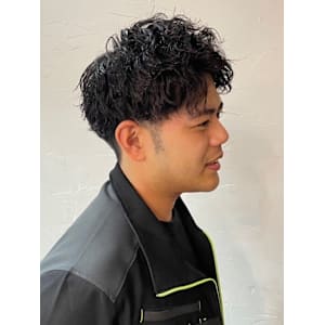 ツイストスパイラルパーマ 黒髪 ツーブロック 刈り上げ