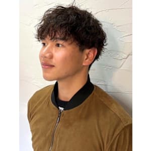 ツーブロックマッシュ 波巻きパーマ 束感 カジュアル