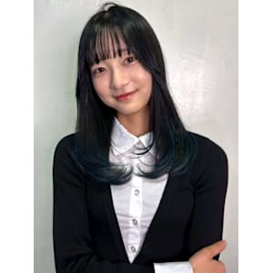 ブルーブラック 内巻きワンカール 顔周りレイヤー 寒色系