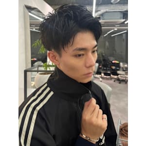 黒髪　町田スパイキーショート　アップバング　ツーブロック