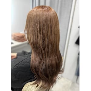 ピンクベージュ