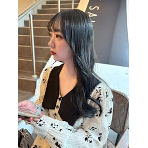 オリーブグレージュ