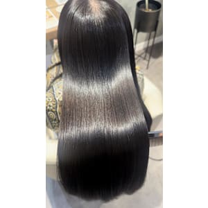 ★柔らかく綺麗に伸ばせる酸性ストレートで髪質改善