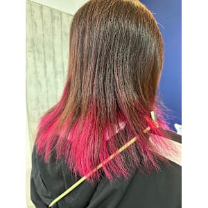 ビビッドピンク×グラデーション／個性派インナー