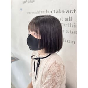 パツっとラインの黒髪ボブ